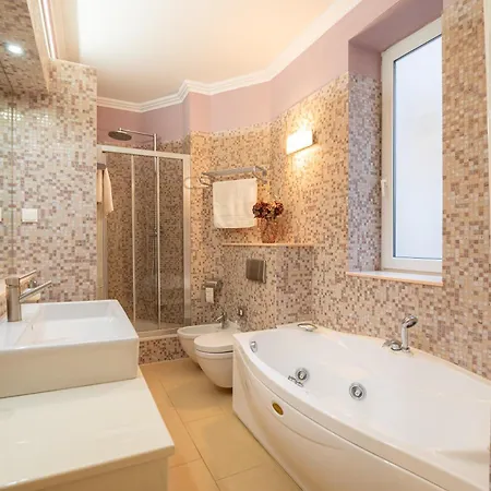 Lucy Retreat - Split Center - Near Diocletian'S Palace With Jacuzzi Apartamento *