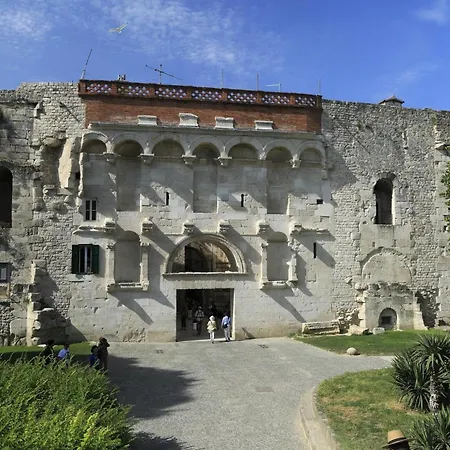 Lucy Retreat - Split Center - Near Diocletian'S Palace With Jacuzzi *
