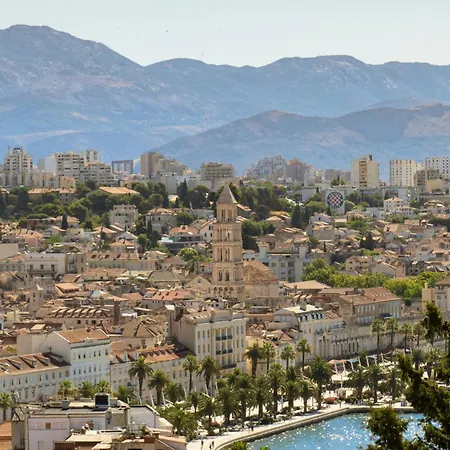 아파트 Lucy Retreat - Center - Near Diocletian's Palace With Jacuzzi *