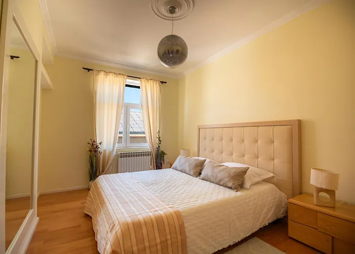 Apartment Lucy Retreat - Center - Near Diocletian's Palace With Jacuzzi *