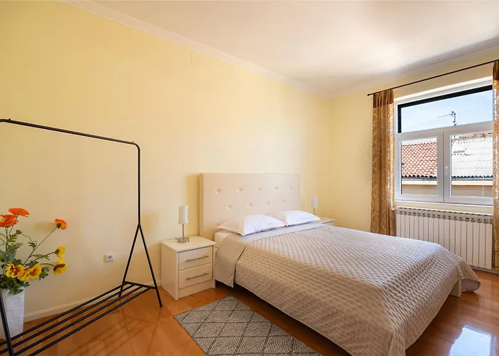 Apartment Lucy Retreat - Center - Near Diocletian's Palace With Jacuzzi Split