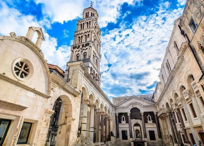 Lucy Retreat - Center - Near Diocletian's Palace With Jacuzzi Apartment Split
