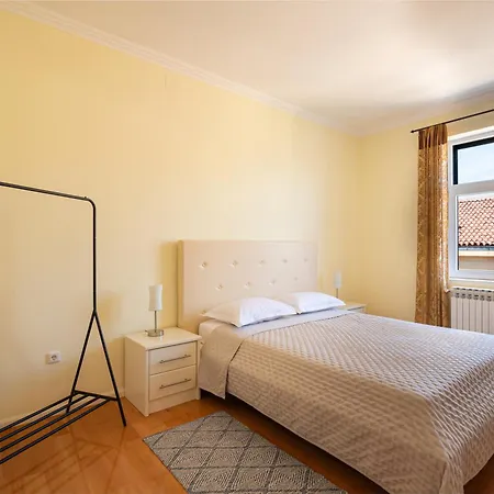 Apartment Lucy Retreat - Center - Near Diocletian's Palace With Jacuzzi Split
